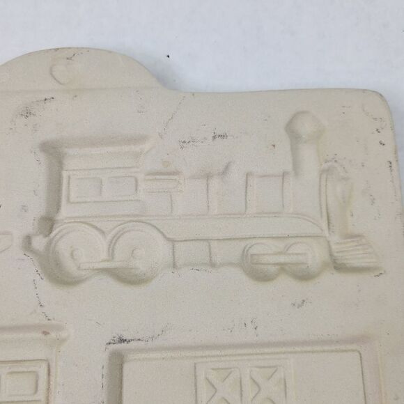 The Pampered Chef 1998 Gingerbread Train Stoneware Mold - Picture 3 of 11